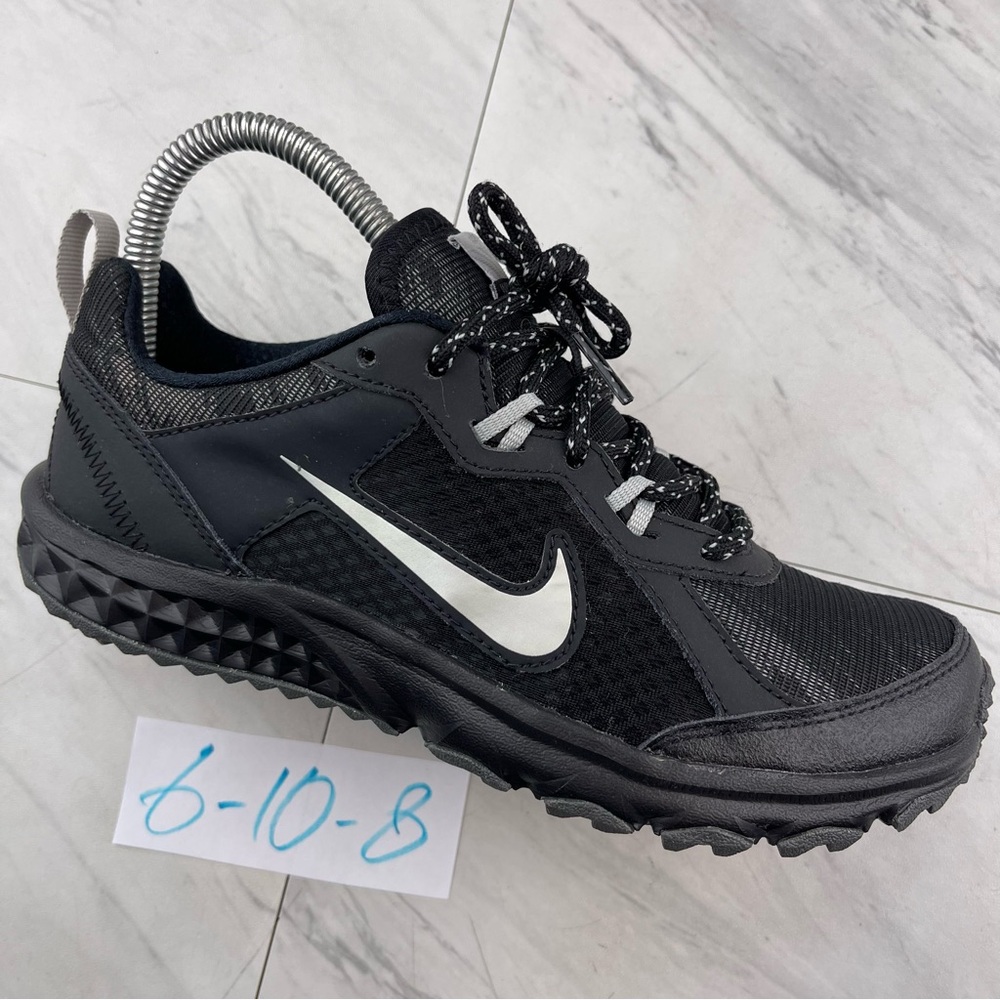 •Nike Women's 6 Wild Trail Shoes High Vision Reflectors / Black 643082-011